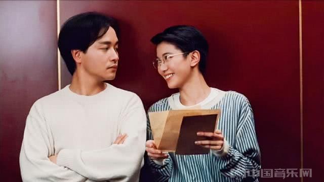 袁咏仪发文悼念张国荣忌日17周年 已坚持发文多年